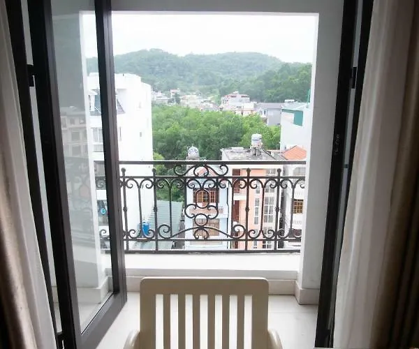 Ngoc Lan Khách sạn Hạ Long