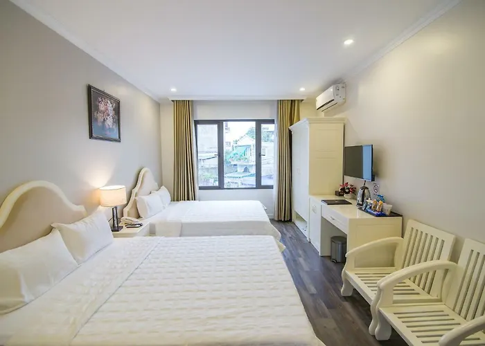 Ngoc Lan 3* Hạ Long